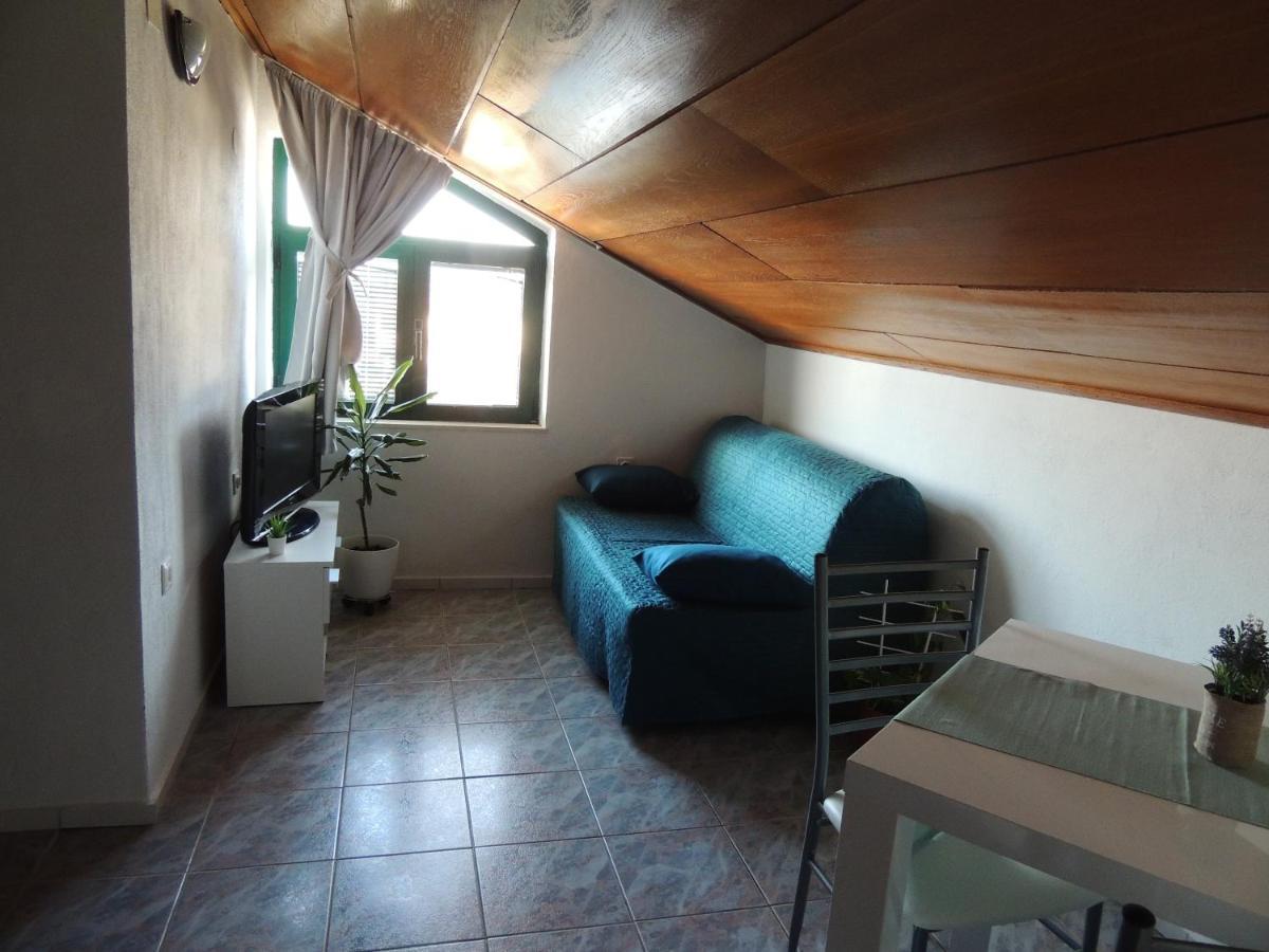 Suljic - Cash Only Apartment