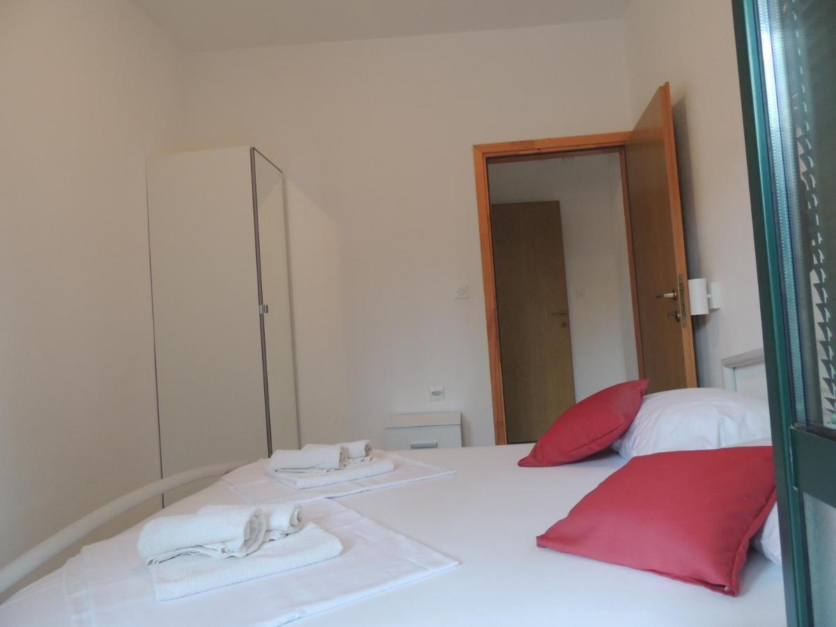 Suljic - Cash Only * Stari Grad (Hvar)